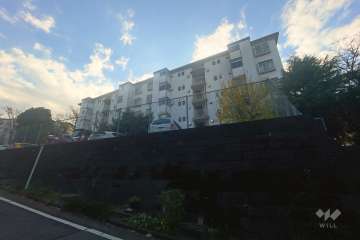 宮前平グリーンハイツ48号棟の外観（北西側から）