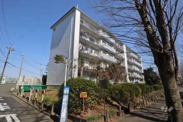 宮前平グリーンハイツ１５号棟の外観(南西側から)