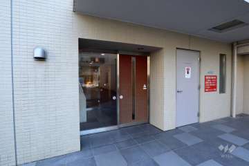 駐車場側にあるサブエントランス