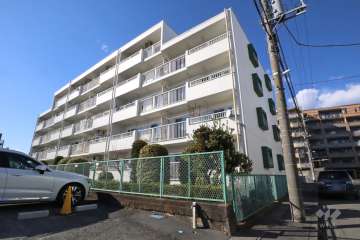 野川住宅の外観（南東側から）