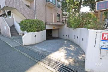 駐車場の出入り口・敷地内駐車場（屋内平面式）