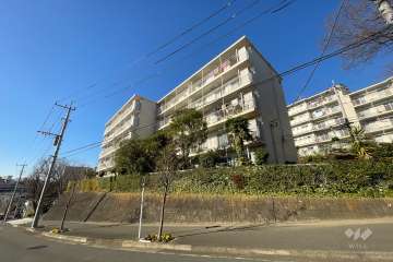 向ヶ丘遊園センチュリータウン3号棟の外観（南東側から）