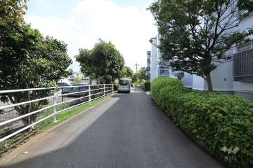 敷地北東側の前面道路