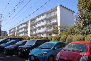 宮前平グリーンハイツ26号棟の外観(南東側から)