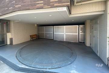 敷地内駐車場（屋内機械式）