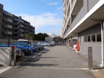 敷地内駐車場（ロボットゲート付き）