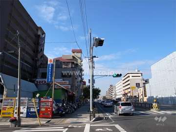 敷地の北側すぐのところを国道2号線が走っています。