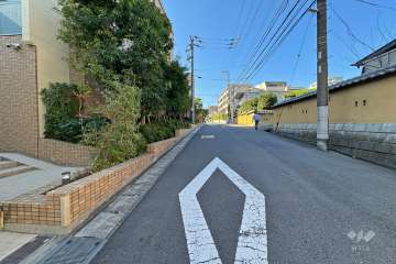 敷地北側の前面道路.（東側から）
