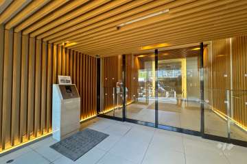 エントランスはオートロック付きです。