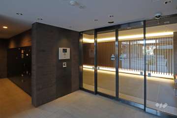 エントランス内のオートロックと宅配ボックス