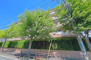 リリファ鷺沼の外観（南東側から）