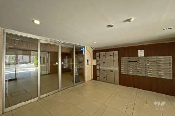 エントランスはオートロック付きです。