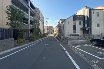 敷地北西側の前面道路