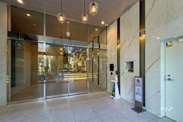 エントランスはオートロック付きです。