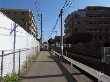 敷地北側の前面道路