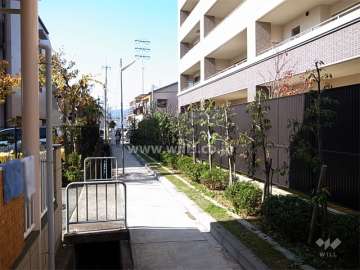 敷地南側には通路があります。