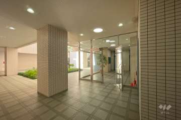 テナント棟側のエントランス