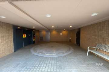 敷地内駐車場（屋内機械式）
