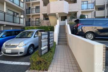 住戸入り口（共用ポスト）