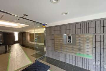 エントランスはオートロック付きです。