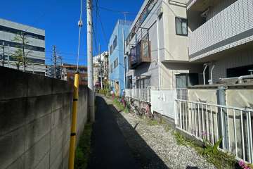 敷地南東側の通路（北東側から）