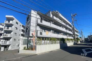 ニューウェルテラス第４日吉の外観（南西側から）　