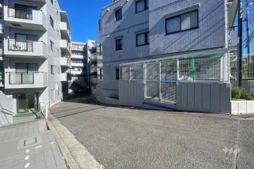 敷地西側の前面道路　