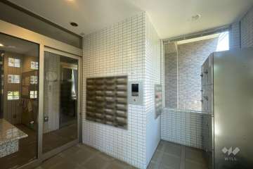 エントランスはオートロック付きです。