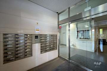 エントランスはオートロック付きです。