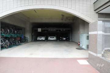 敷地内駐車場（屋内機械式）　