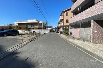 敷地南側の前面道路