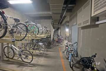 屋内に設けられた駐輪場