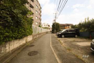 敷地東側の前面道路