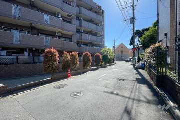 敷地南西側の前面道路