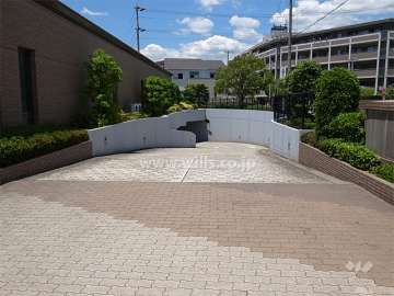 地下駐車場へのアプローチ