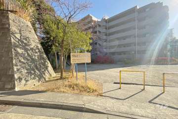 敷地西側に隣接する『下作延北ノ谷公園』