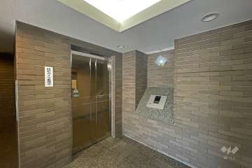 エントランスはオートロック付きです。