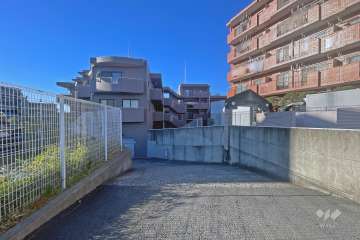 駐車場出入り口