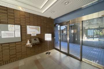 エントランスはオートロック付きです。