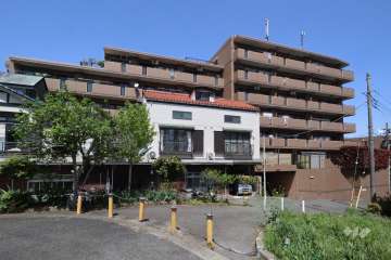 ライオンズガーデン久地の外観(南西側から)　