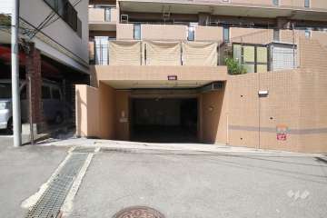 駐車場の出入り口　