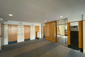 エントランスはオートロック付きです。