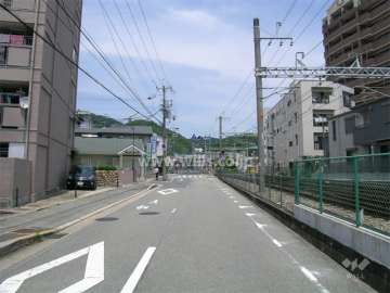 敷地の東側には阪急箕面線が走っています。