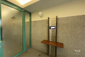 エントランスはオートロック付きです。