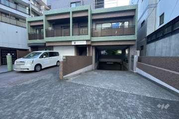 駐車場の出入り口