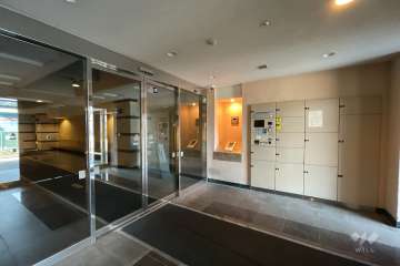 エントランスはオートロック付きです。