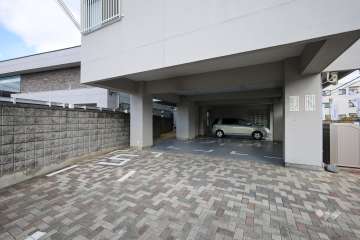 敷地内駐車場（屋外平面式・屋内平面式）