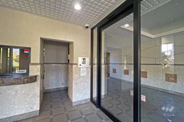 エントランスはオートロック付きです。