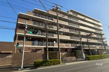フォルスコート多摩川久地の外観（西側から）