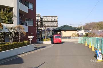 敷地南東側の前面道路　